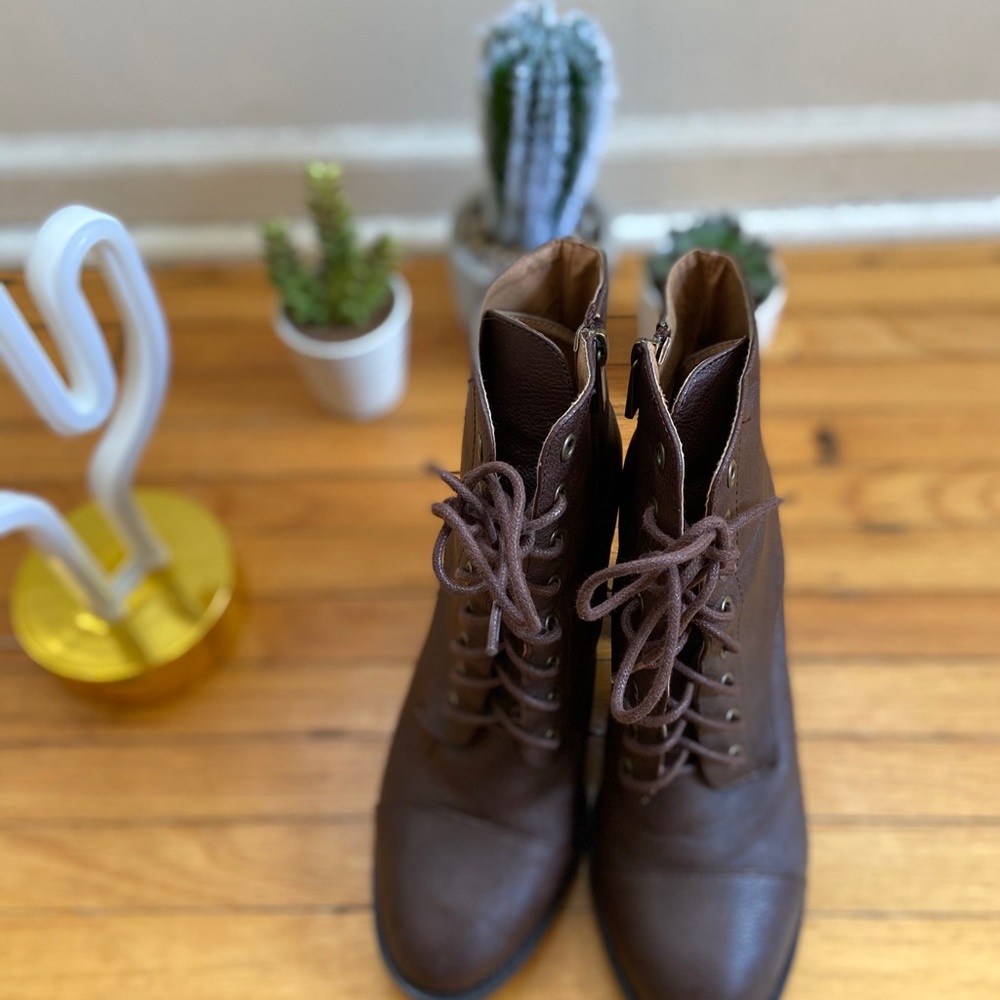 Brown Laced Boots Size 8.5 - Picture 4 of 4